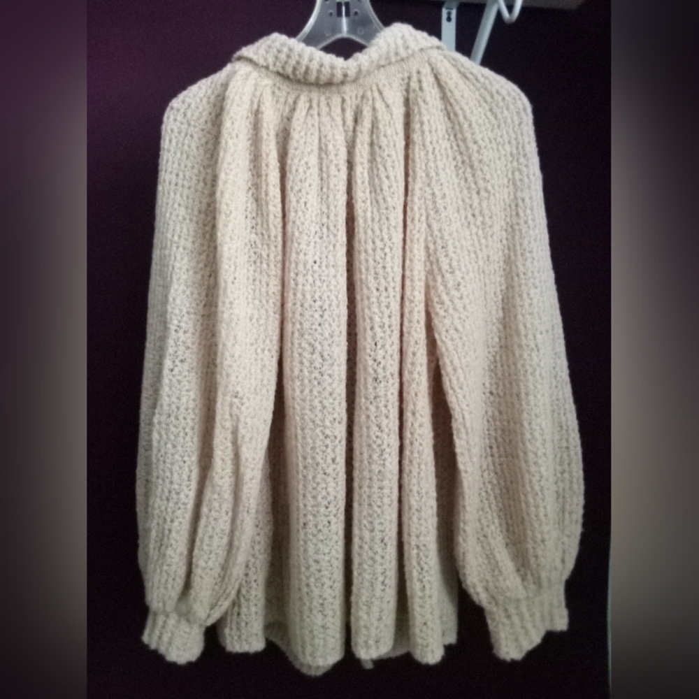 Vintage Oversize Sweater Cream, Beige size Small, medium, Italy with bow, collar - Picture 6 of 9